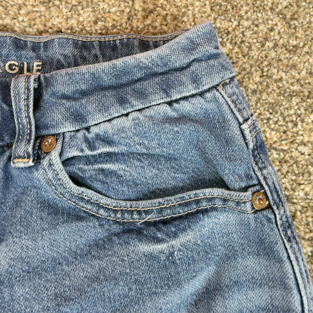 American Eagle Curvy Mom Jeans Size 8 Blue Distressed Strigid High Rise Tapered - Picture 11 of 12